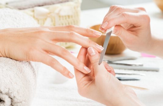 Nagelpflege Maniküre Pediküre