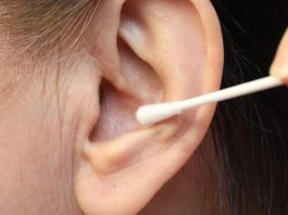 Ohr reinigen Ohrpflege