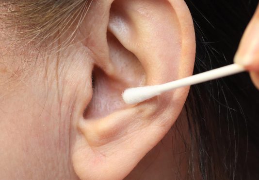 Ohr reinigen Ohrpflege